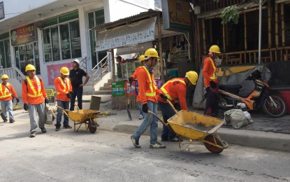 <p><strong>REHAB BEGINS</strong>. Workers clearing the roads and cleaning the canals as part of the ongoing rehabilitation of Boracay Island on Thursday (April 26, 2018). <em>(Photo by Cindy Ferrer/PNA) </em></p>